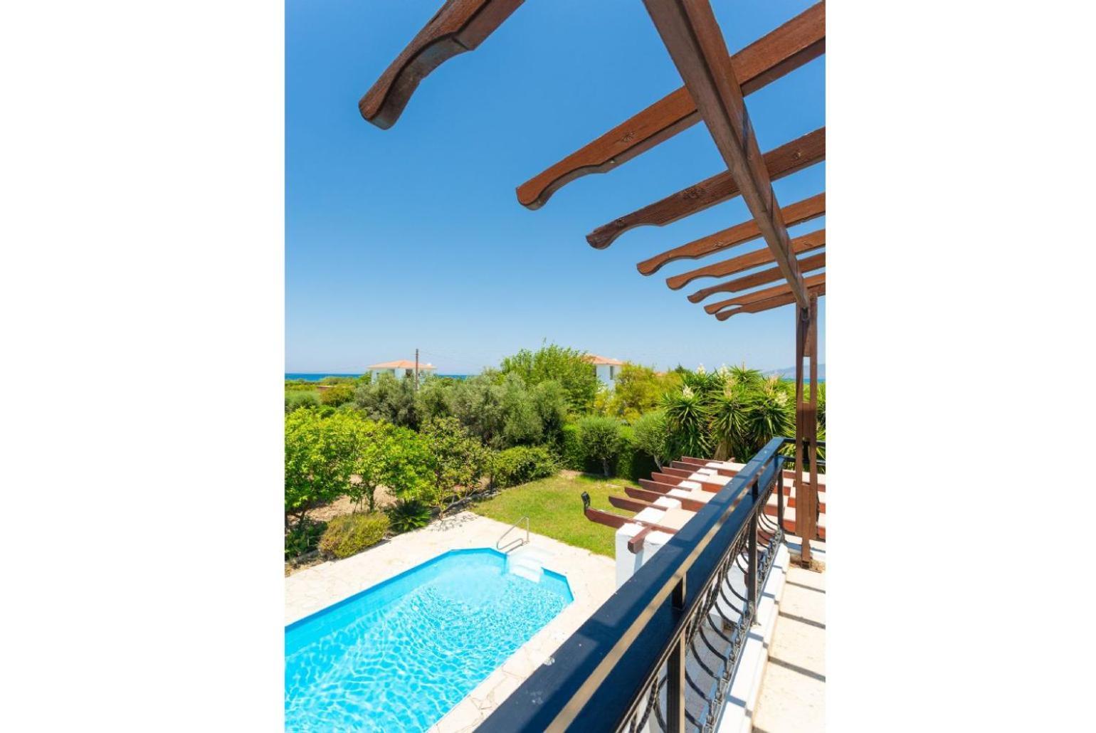 Sun Beach Villa Thio Polis Exteriér fotografie