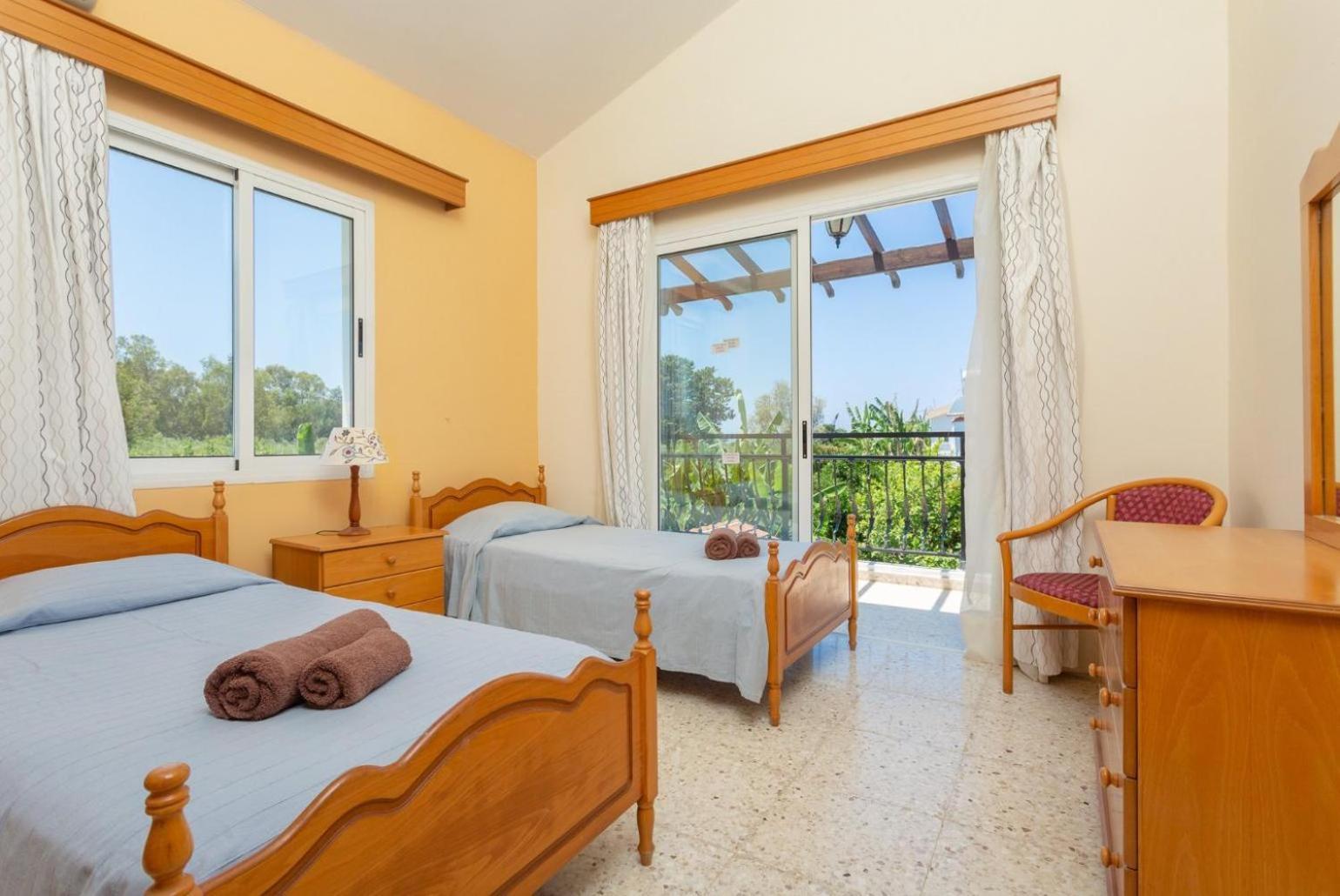 Sun Beach Villa Thio Polis Exteriér fotografie