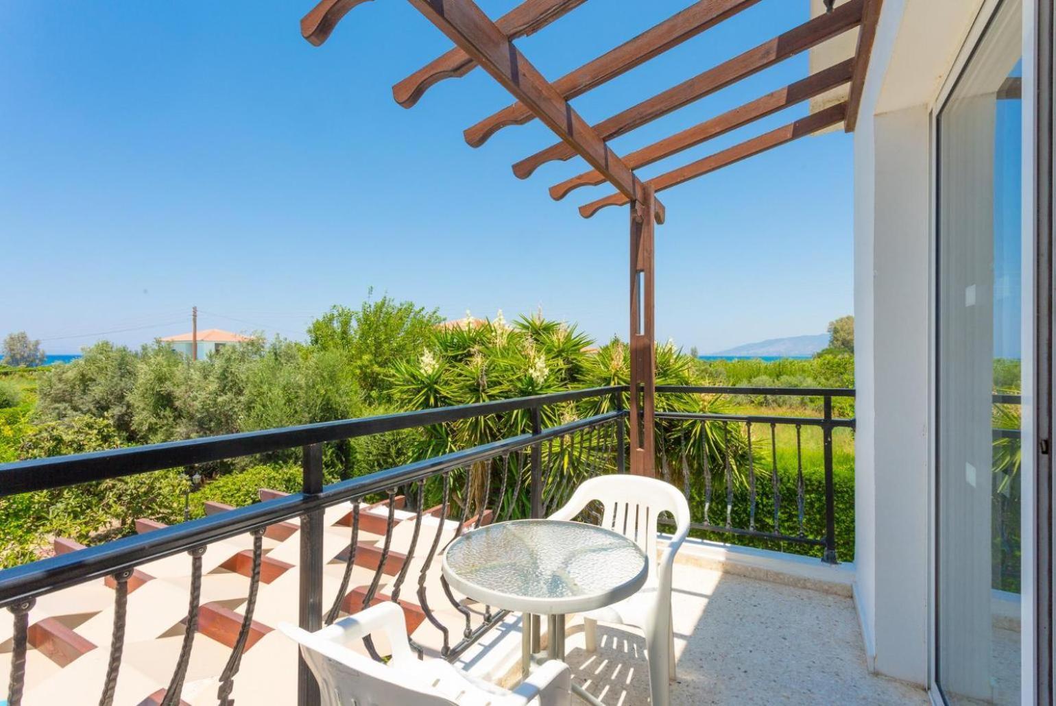 Sun Beach Villa Thio Polis Exteriér fotografie