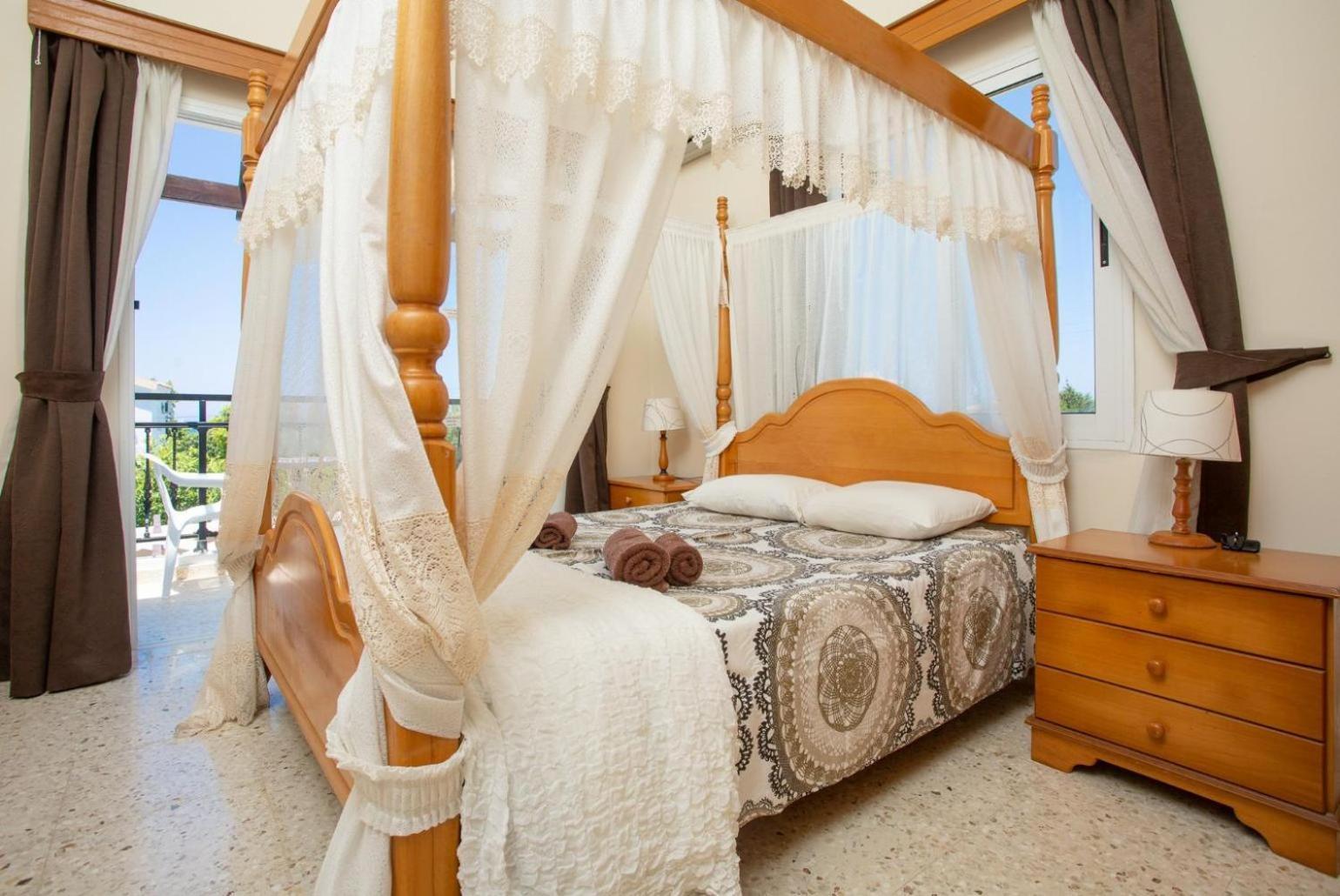 Sun Beach Villa Thio Polis Exteriér fotografie